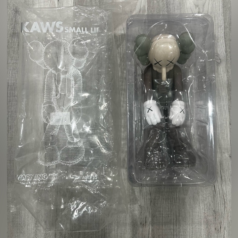 KAWS Small Lie - Picture 6 of 9